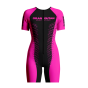 WIZUALIZACJA KOMBINEZON DAMSKI KRÓTKI MAYWEAR NEONOWY RÓŻOWY PRZÓD.png